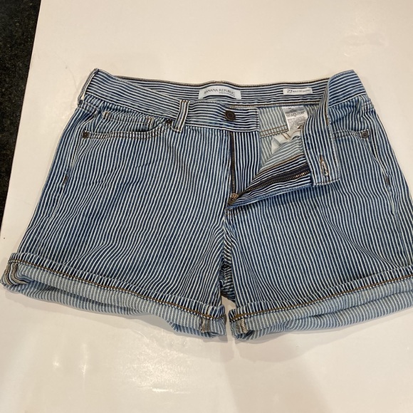 Banana Republic Denim White Stripe 27” Roll-Up Short (J1056) - Picture 2 of 14